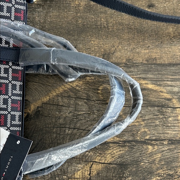 Tommy Hilfiger Women's Geometric Black and Red Shoulder Bag - Picture 6 of 15